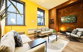 Stunning Central Station 2 Bed Apartment B4